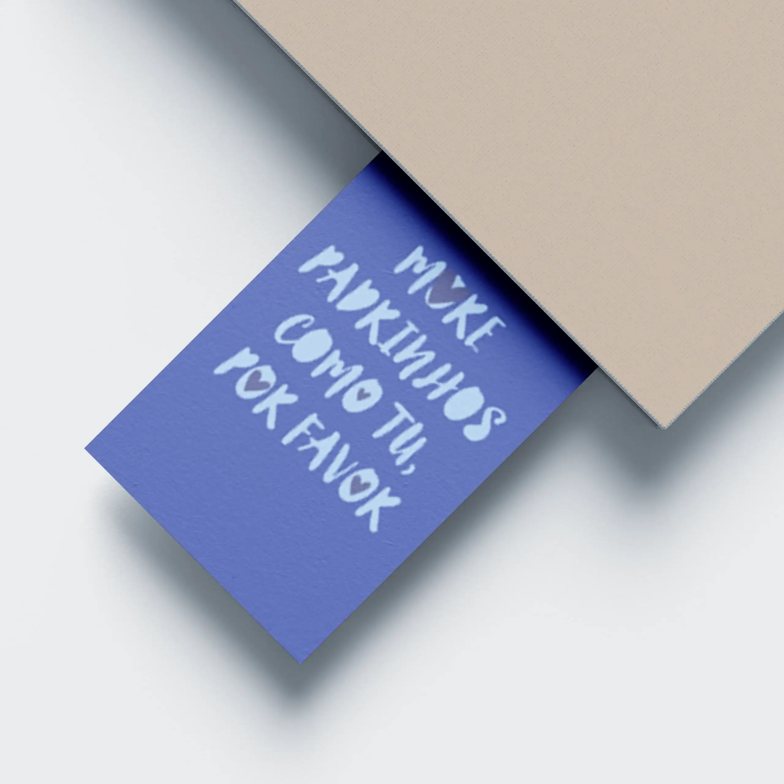 MarcadorPadrinhosComoTu_02 Amor pelos livros - mensagem inspiradora em papel azul com fundo azul escuro para leitores.