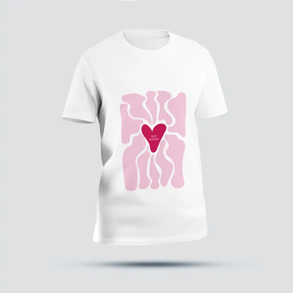 TShirtBestMummy 1. Camiseta branca com design de coração rosa e mensagem "Best Mummy" para presentes especiais.