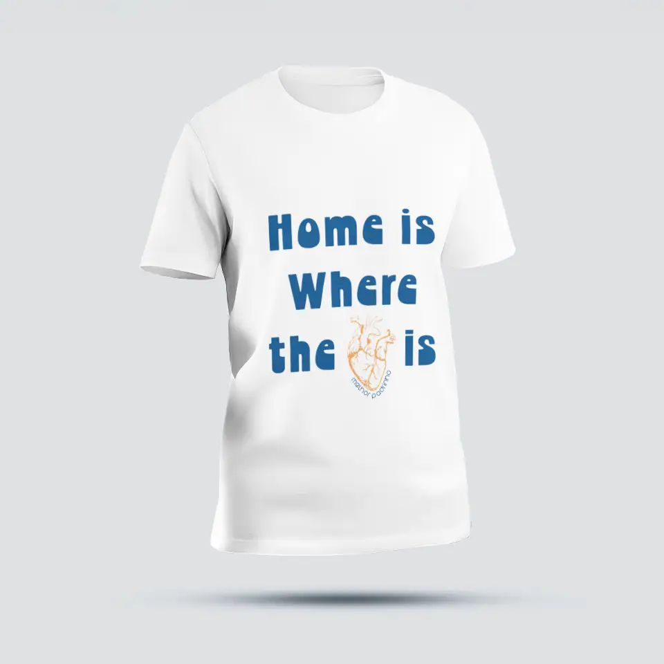 TShirtMelhorPadrinho Camiseta branca com frase "Home is Where the Heart is" e desenho de coração, ideal para fãs de livros e literatura.
