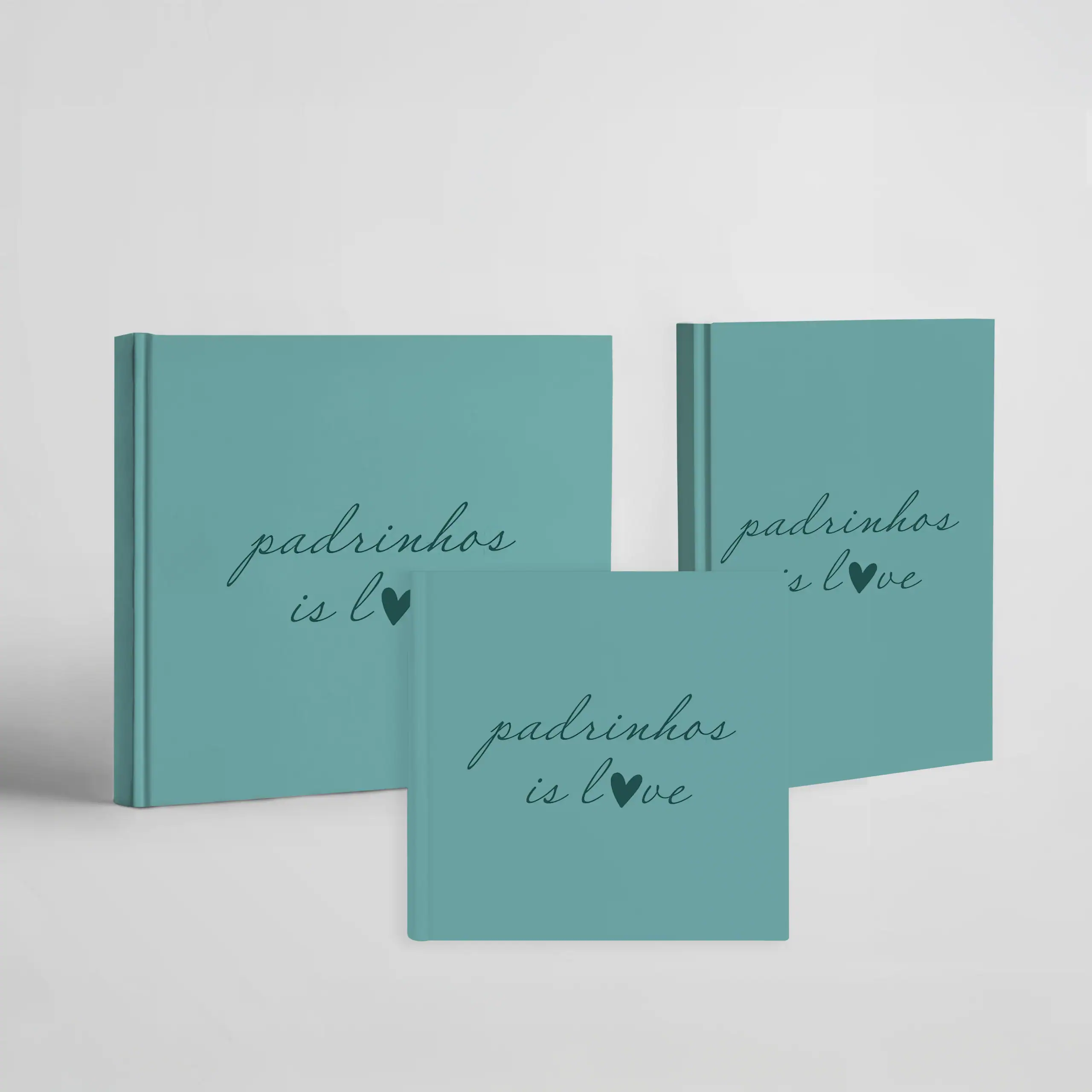 Papel de presente azul com livro personalizado padrinhos é love, ideal para ocasiões especiais, homenagem a padrinhos com design elegante e amoroso.