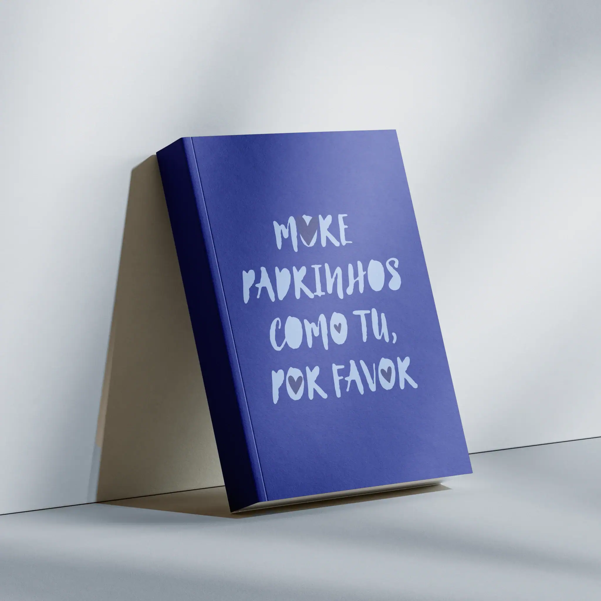A0001 alt text: Livro azul com frase motivacional em letra branca estilo graffiti.